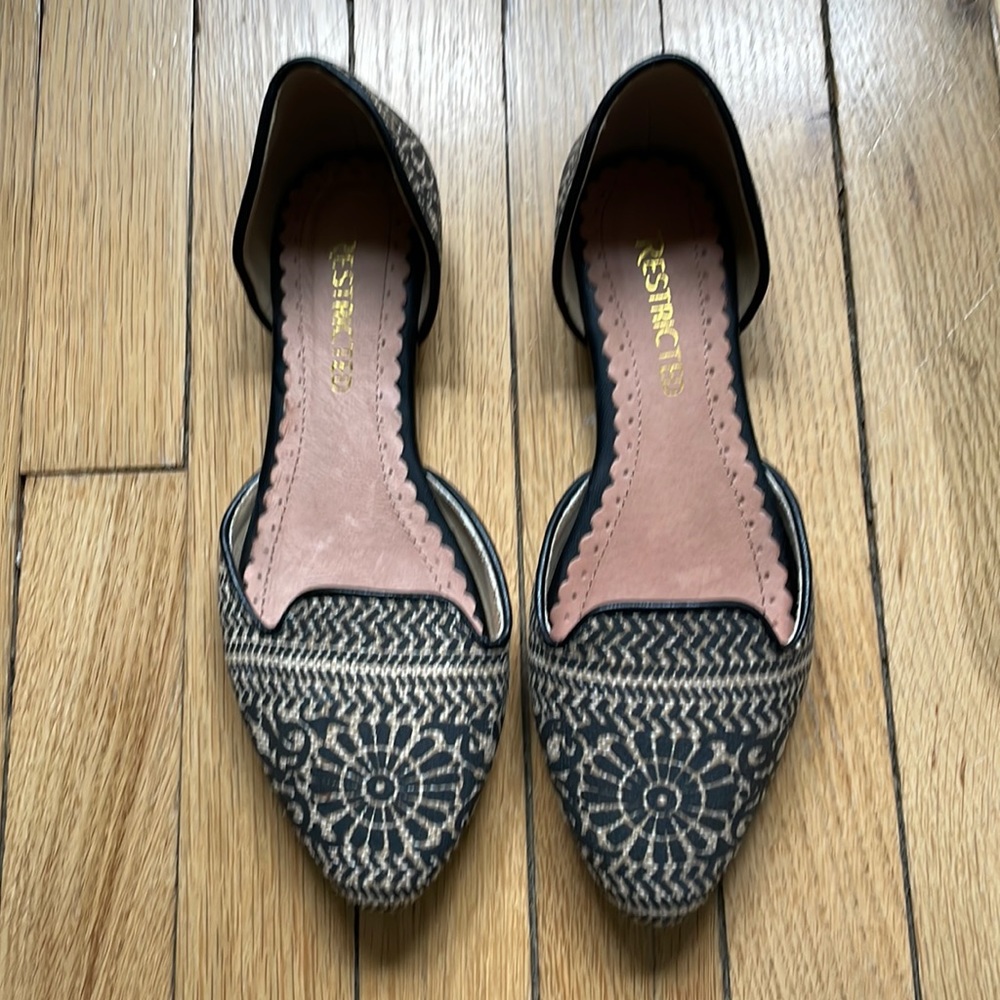 Restricted Size 7 Flats
